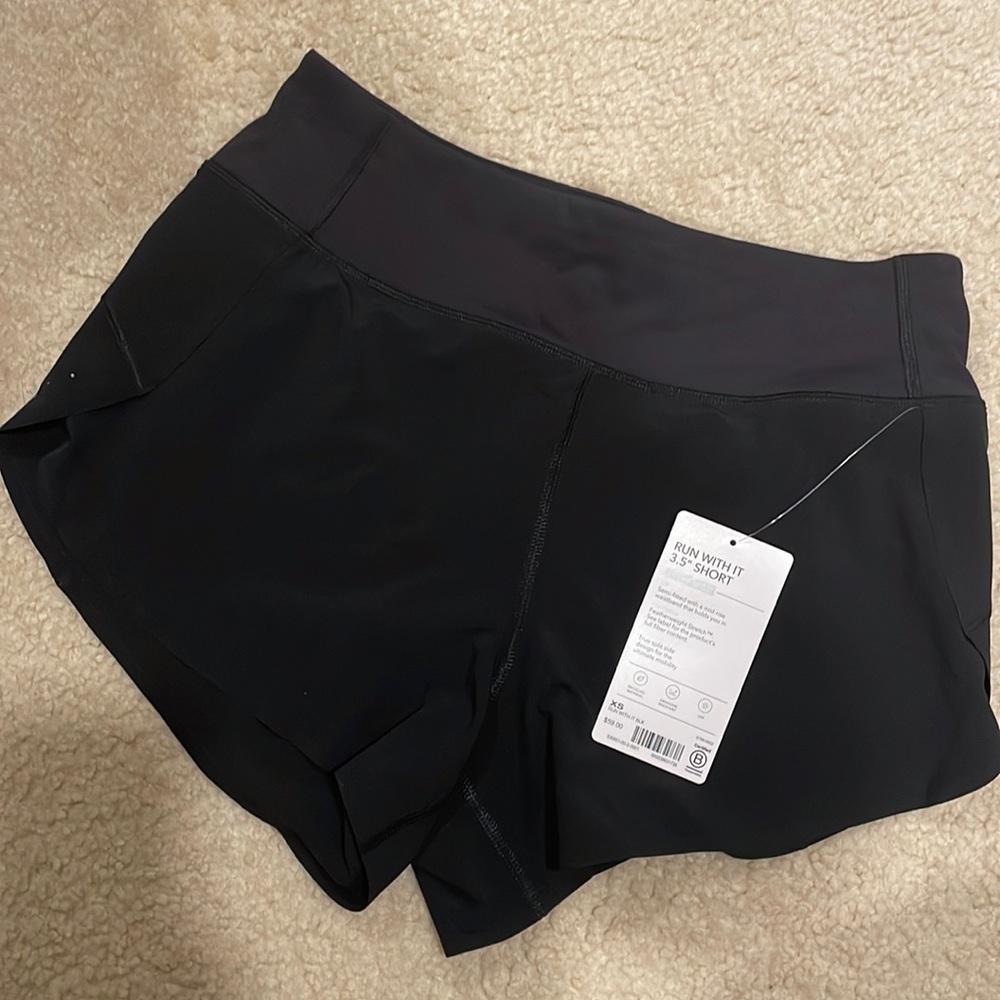NWT Athleta Run with It Shorts (Size XS, 3.5”)